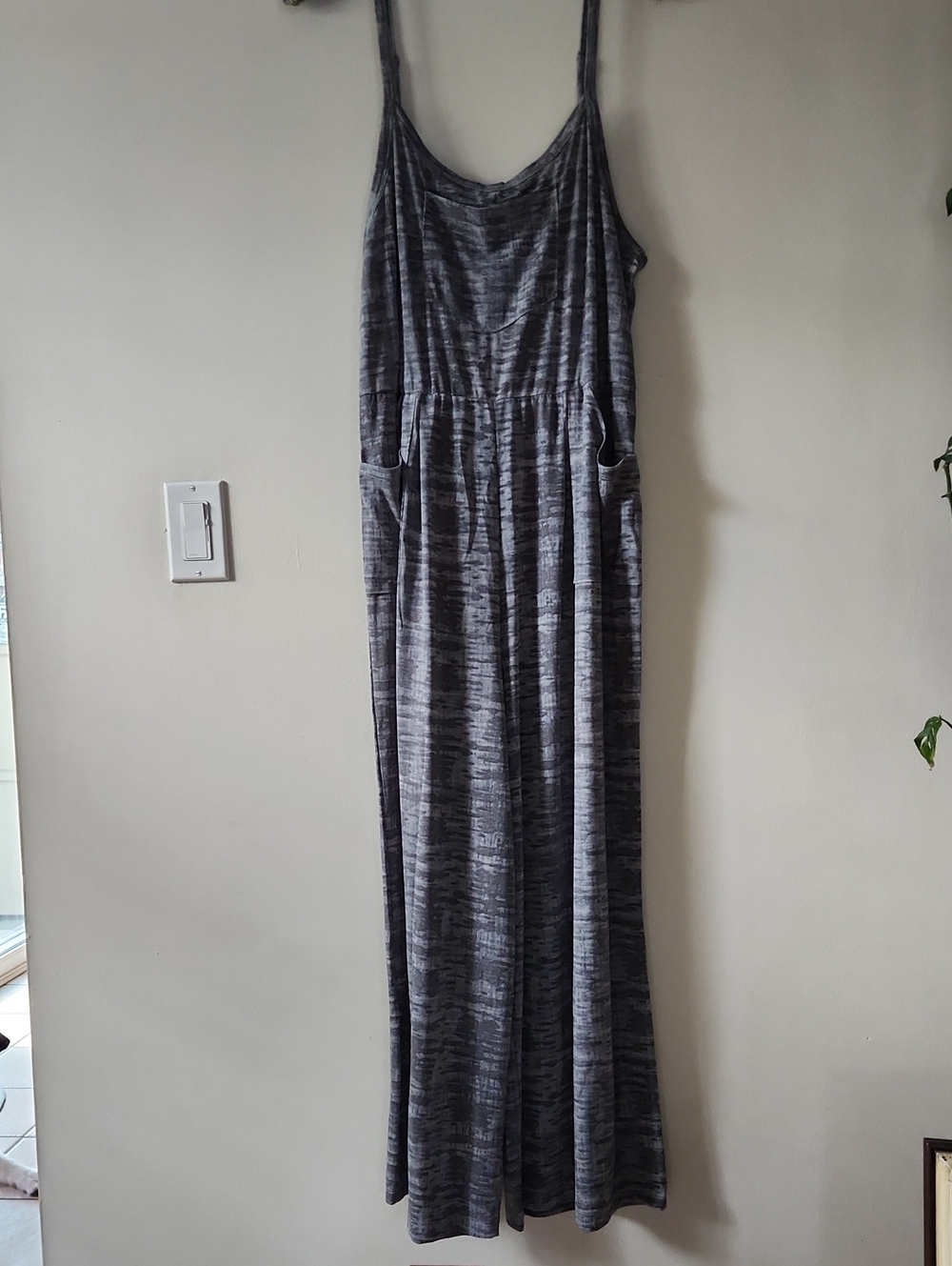 Lularoe Women’s Gray Sleeveless Jumper with Pockets
